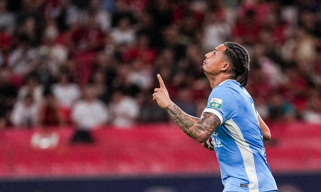 里程碑夜！瓦伦西亚单刀错失，世俱杯今晨刷纪录，质疑声四起，资深球员宣示担当的简单介绍-九游网页